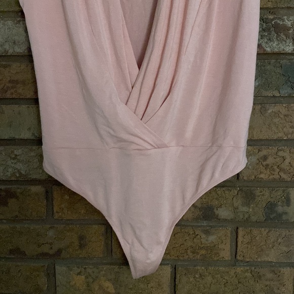 ⭐️Aritzia Babaton soft light bodysuit❤️Like new! - Picture 6 of 8